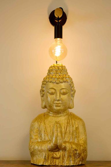Buddha doré et lampe