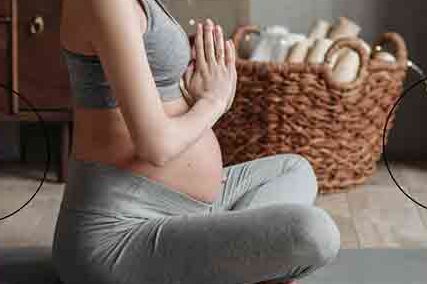 Ariana atelier yoga prénatal en espagnol