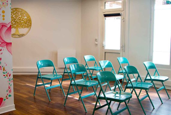 dix chaises installées